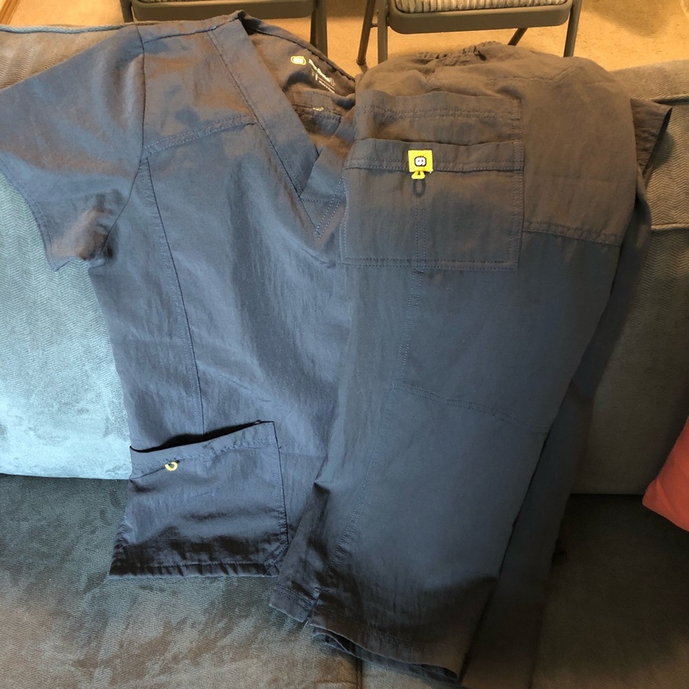 Wonderwink scrub set